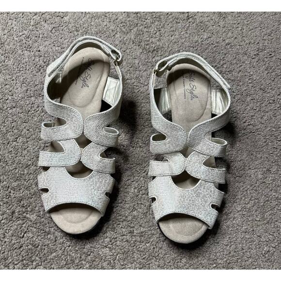 Women’s Size 9 Soft Style Nude & Gold Metallic Open Toe Sandal Wedges - Picture 1 of 7
